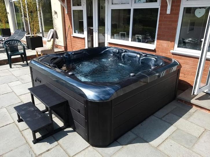 Nieuwe korting -40%  Jacuzzi 5 plaatsen 220V, Tuin en Terras, Bubbelbaden en Hottubs, Nieuw, Vast, Pomp, Ophalen of Verzenden