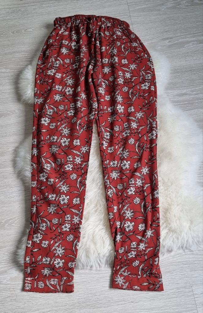 Zomerse roestkleurige bloemenbroek, Kleding | Dames, Broeken en Pantalons, Nieuw, Maat 36 (S), Wit, Driekwart, Ophalen of Verzenden
