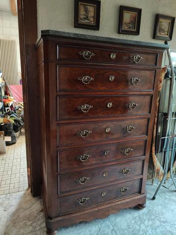 Antieke commode beschikbaar voor biedingen