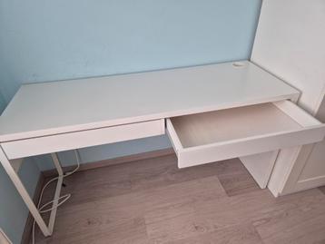 Bureau kinderkamer beschikbaar voor biedingen