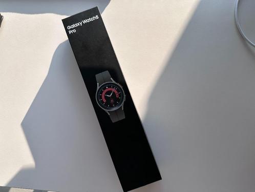 Samsung Galaxy Watch5 Pro Titanium 45mm, Handtassen en Accessoires, Smartwatches, Zo goed als nieuw, Android, Grijs, Afstand, Calorieverbanding