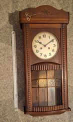 ANTIEKE wandKLOK gemaakt van hout en glas in lood, Ophalen