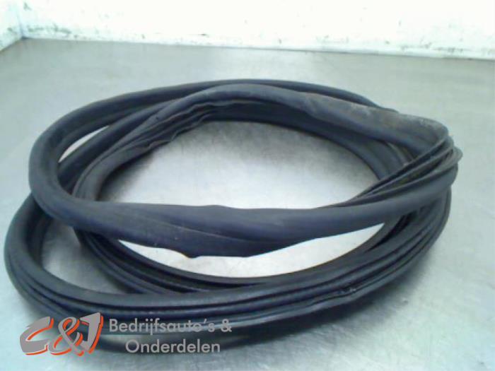 Joint caoutchouc porte coulissante droite d'un Citroen Berli, Autos : Pièces & Accessoires, Carrosserie & Tôlerie, -, 3 mois de garantie