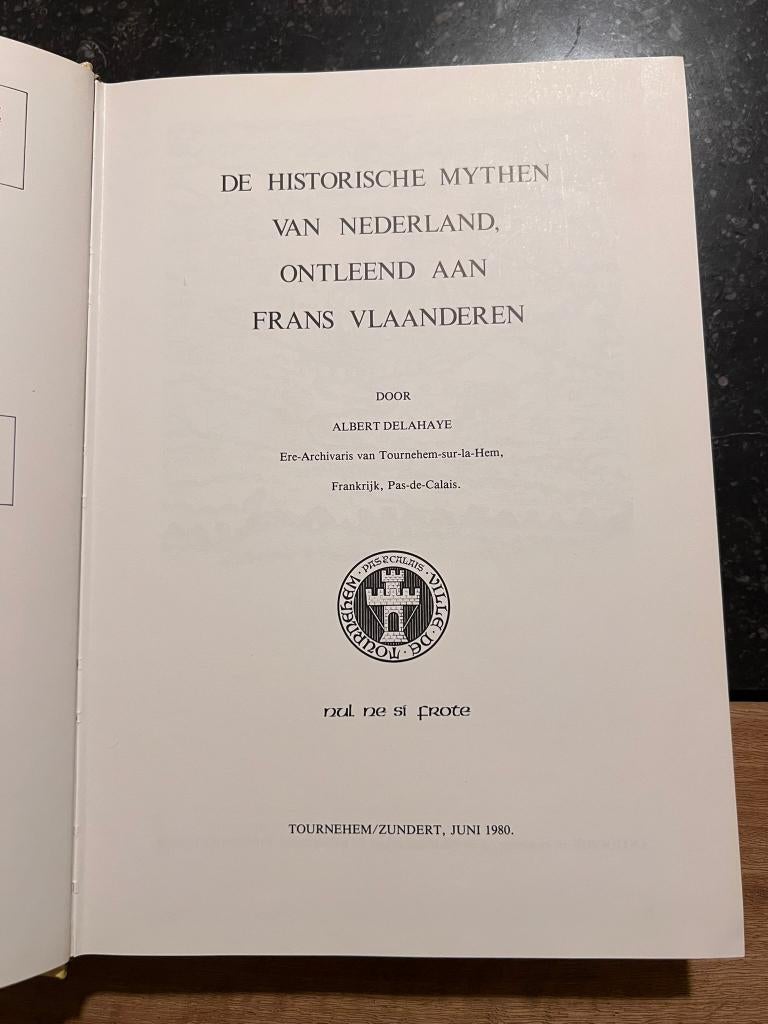 Holle Boomstammen, de historische mythen van Nederland, Ophalen of Verzenden, Zo goed als nieuw, Albert Delahaye