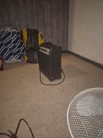 Gitaar versterker met kabel