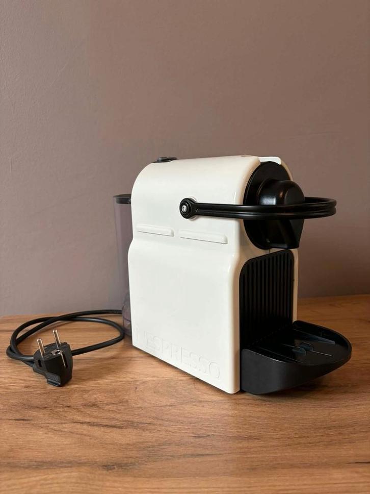Machine à café Nespresso Krups Inissia, Electroménager, Cafetières, Utilisé, Dosettes et capsules de café, Cafetière, 1 tasse