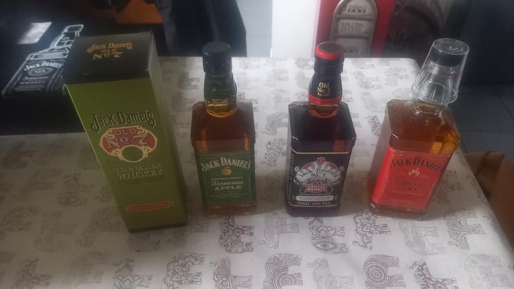 Verzameling Jack daniels, 8 volle flessen + enz, Verzamelen, Ophalen