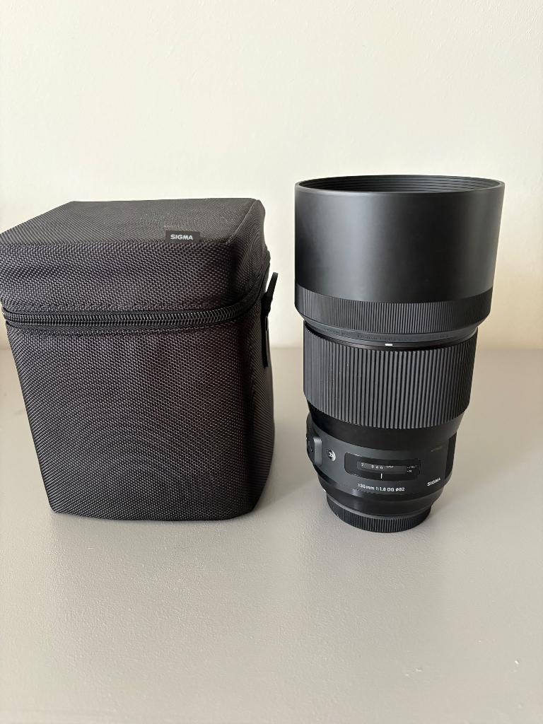 Sigma EF 135mm f/1.8 DG HSM Art Lens, Audio, Tv en Foto, Ophalen, Zo goed als nieuw, Overige typen