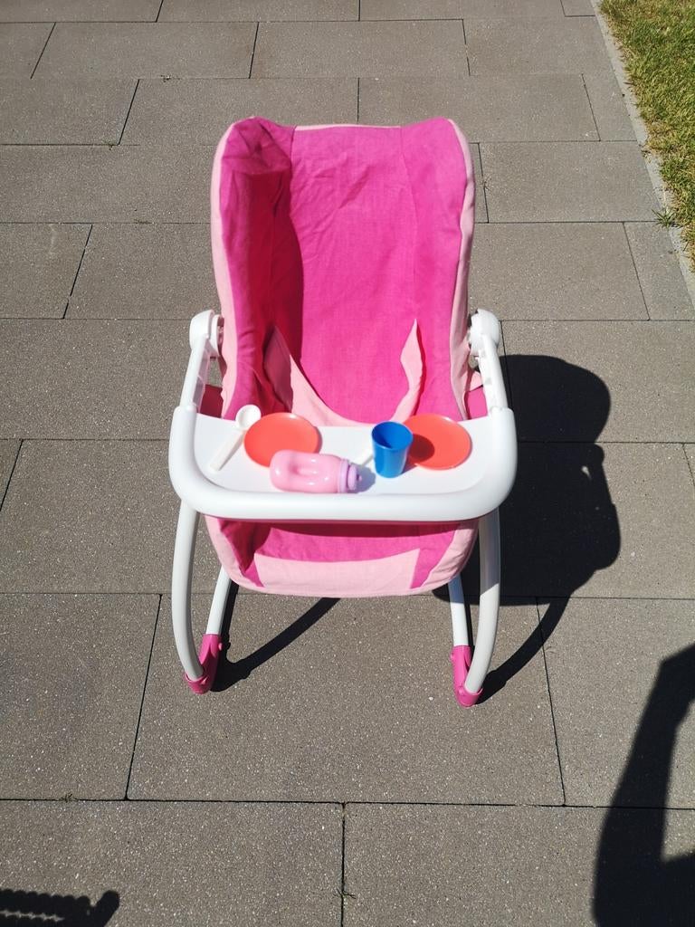 Chaise haute pour poupée, Enlèvement