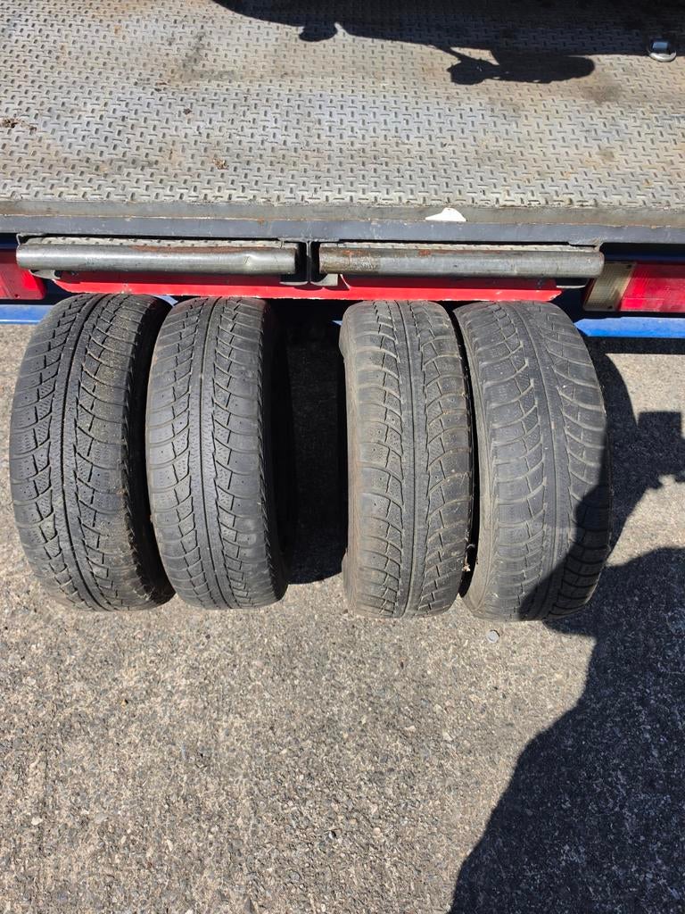 Pneus 185/65/15 été +hiver. 100€ les 4 , mo ter et équilibré