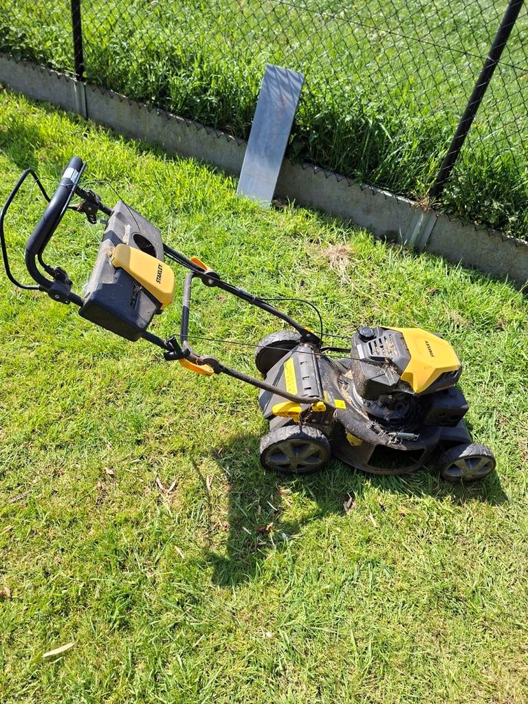 Grasmaaier motor perfect. 2j oud merk stanley, Ophalen, Opvangbak