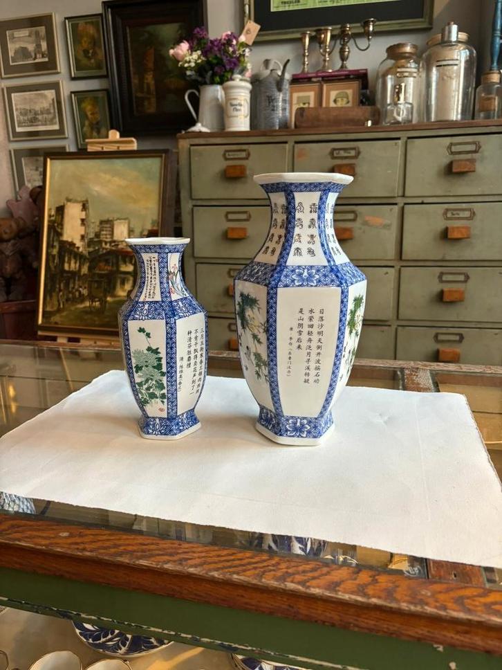 Set van 2 Chinese porseleinen vazen – handbeschilderd, Antiquités & Art, Antiquités | Vases, Enlèvement ou Envoi