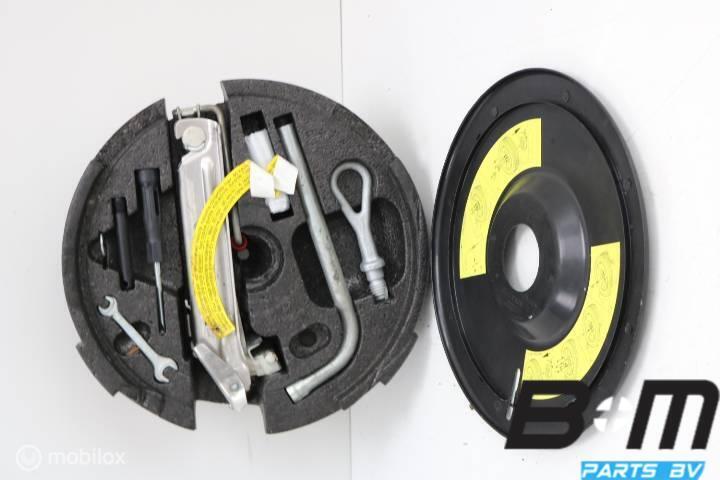 Schuim met krik en gereedschap Audi TT 8N 8N0012109C, Utilisé