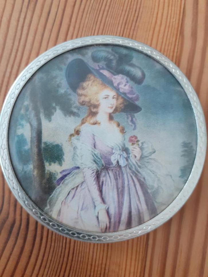 Vintage poederdoos, made in Great Britain, Handtassen en Accessoires, Broches, Overige materialen, Zilver, 7 tot 10 cm, Ophalen of Verzenden