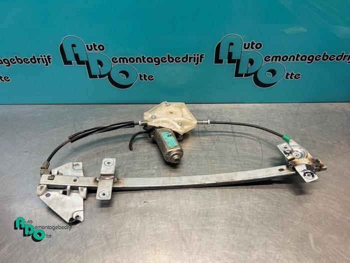 Ruitmechaniek 4Deurs rechts-voor van een Volvo V40, Auto-onderdelen, Ruiten en Toebehoren, Volvo, Gebruikt, 3 maanden garantie