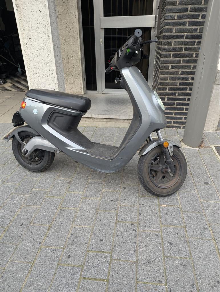 NIU M1 SPORT 45KM/H ELEKTRISCHE SCOOTER, Fietsen en Brommers, Snorfietsen en Snorscooters, Ophalen of Verzenden