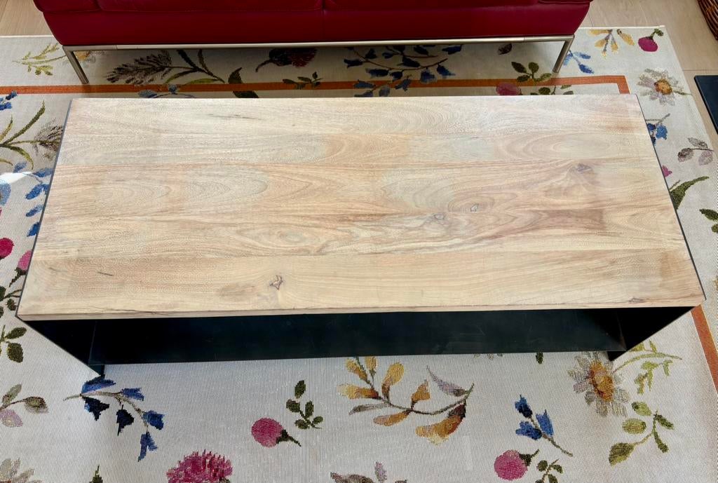 Eigentijdse rechthoekige salontafel van hout en metaal, Huis en Inrichting, Tafels | Salontafels, Gebruikt, Minder dan 50 cm, Minder dan 50 cm