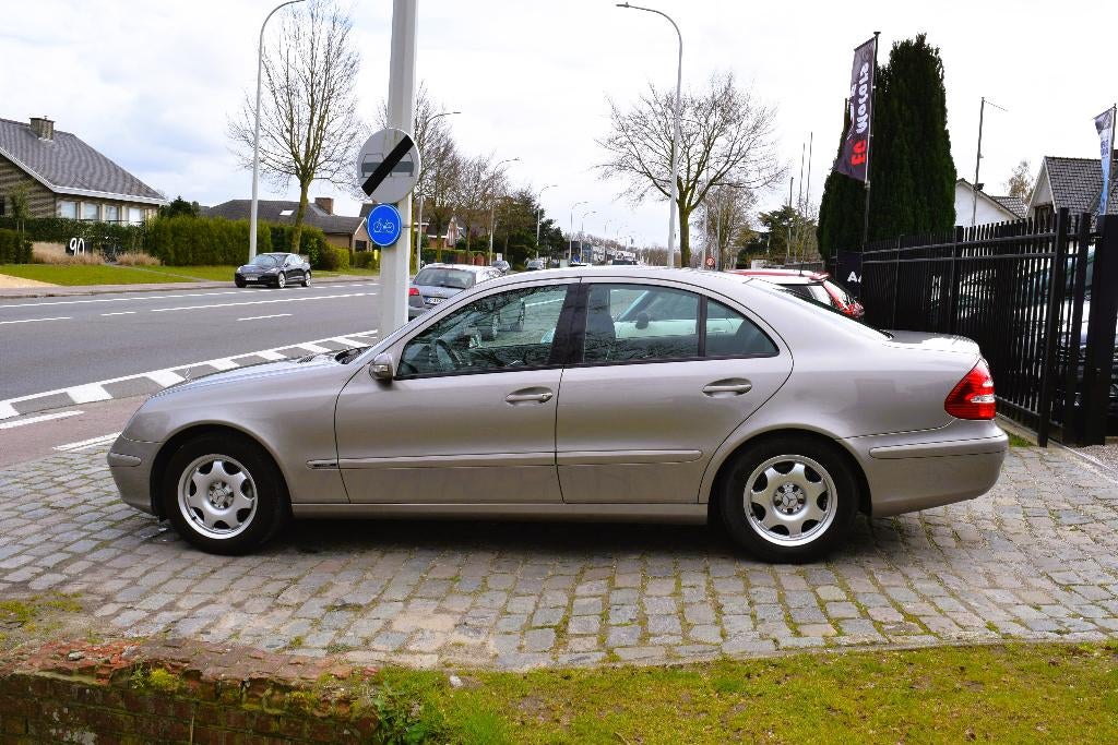 Mercedes E200cdi/132.000km!!/1st Owner/HISTORY, Auto's, Stof, Zwart, 4 cilinders, Lichtsensor