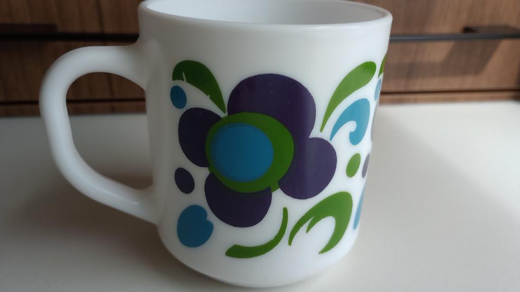 Mug vintage bleu vert des années 70 Arcopal Knorr, Enlèvement ou Envoi, Utilisé, Autres matériaux, Autres styles