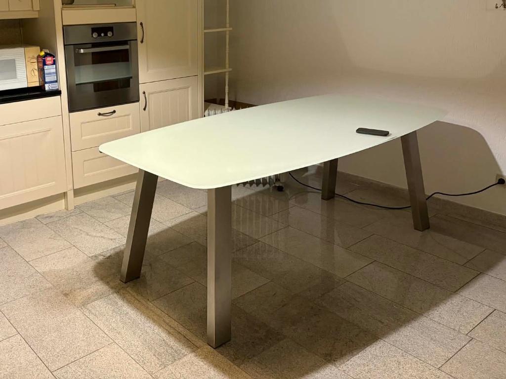 Glazen tafel merk Xooon, Ophalen