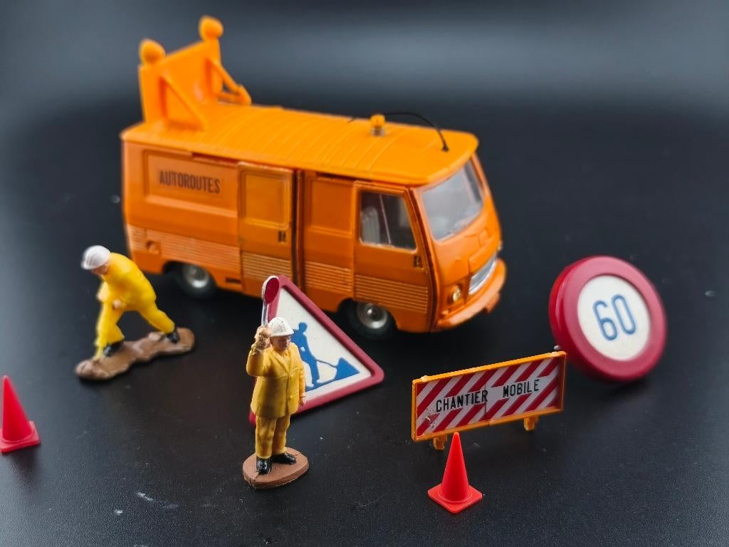 DINKY TOYS FRANCE PEUGEOT J7 AUTOROUTE REF 570, Enlèvement ou Envoi, Utilisé, Bus ou Camion, Dinky Toys