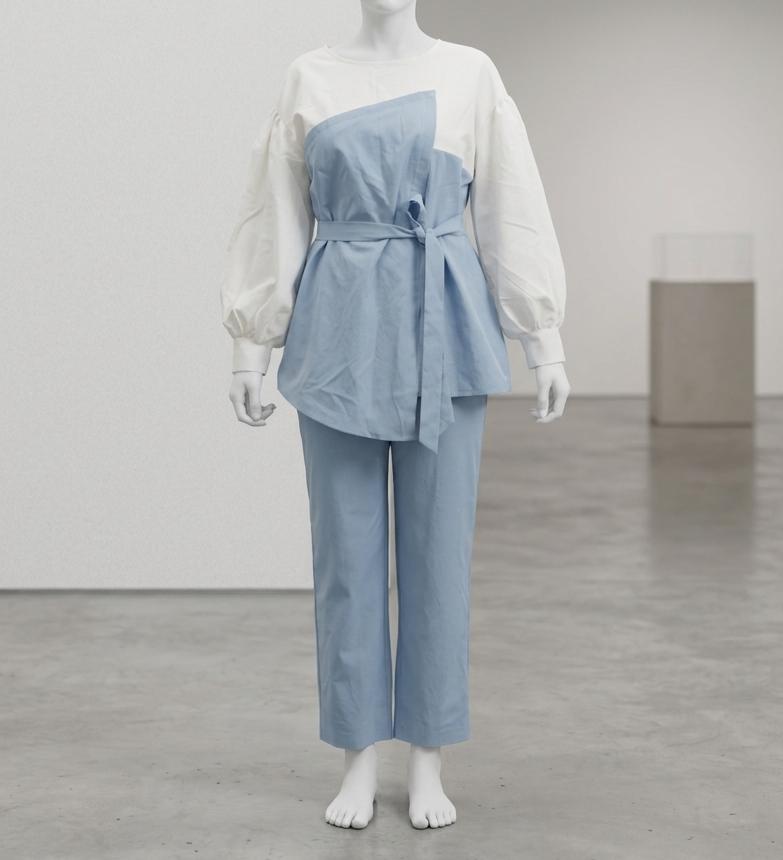 Mooie blauw-witte dames set - top en broek, Vêtements | Femmes, Packs de vêtements pour femmes, Enlèvement ou Envoi, Comme neuf