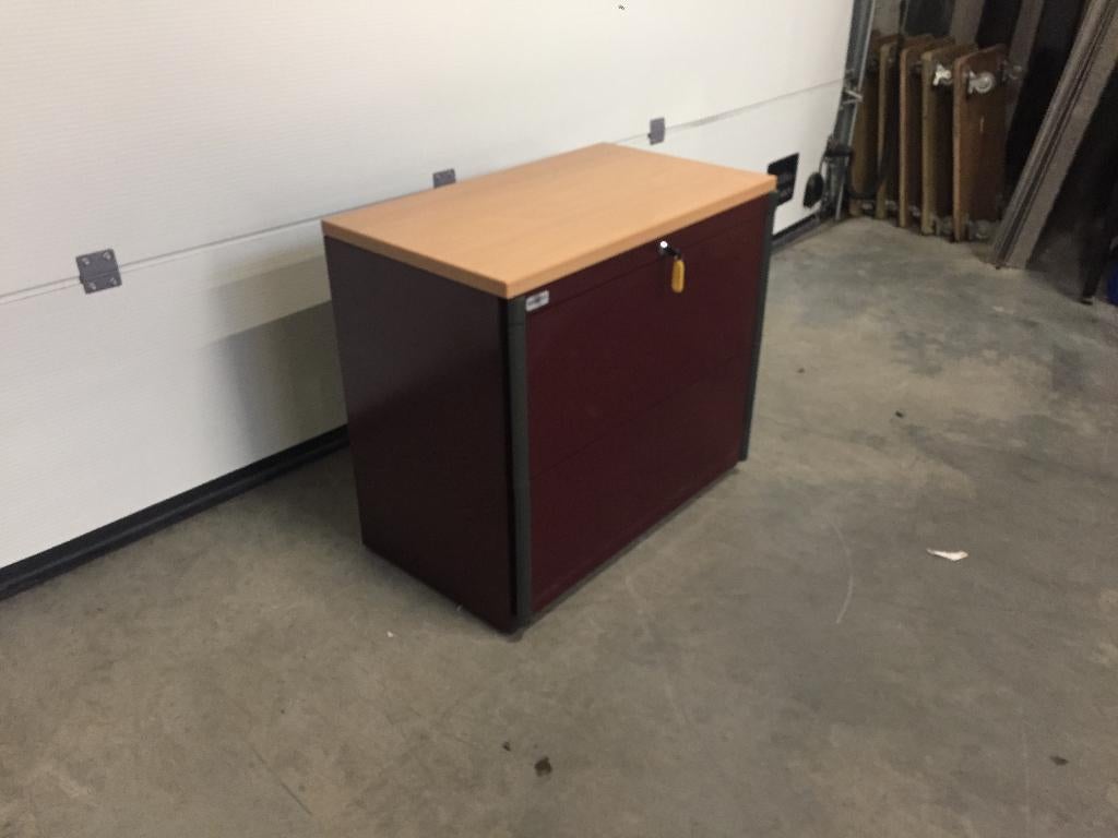 (155) Metalen laden kast met sleutel, Ophalen, Zo goed als nieuw