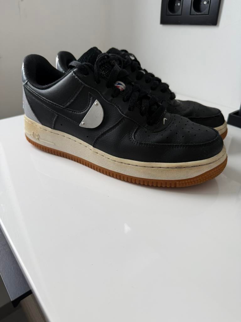Nike air force 1 NBA edition zwart/grijs maat 42, Enlèvement ou Envoi, Comme neuf, Noir