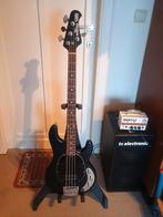 Musicman d'un bass USA, Muziek en Instrumenten