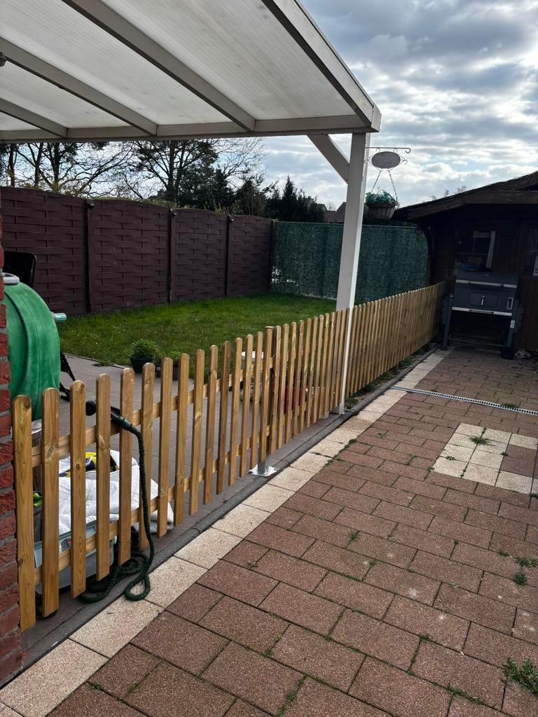 De houten hek  tuinomheining is vrij nieuw., Ophalen, Zo goed als nieuw