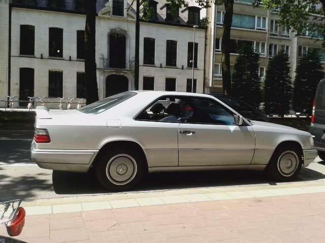 Mercedes E220 Coupé 42000 km !, Autos, Cuir, Argent ou Gris, Achat, Série 200