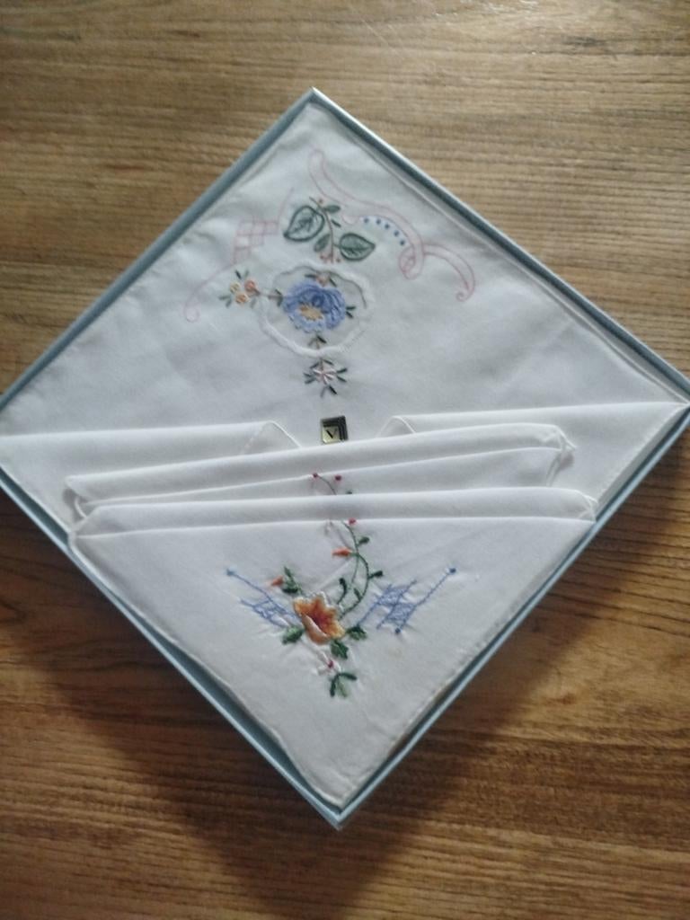 Mouchoirs broderie, Antiquités & Art, Enlèvement ou Envoi