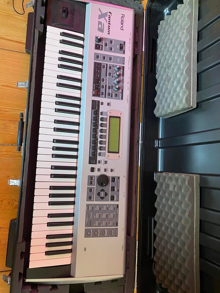 Fantom Xa + flightcase!, Muziek en Instrumenten, Keyboards, Zo goed als nieuw, 61 toetsen, Roland, Aanslaggevoelig, Ophalen