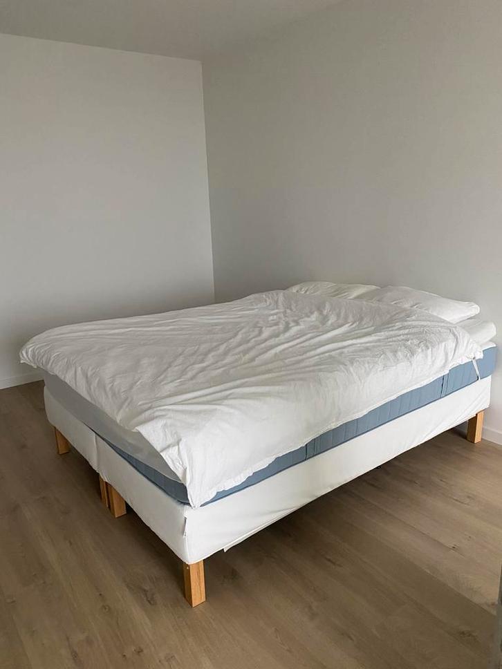 Bed en matras in perfecte staat 180x200, Huis en Inrichting, Slaapkamer | Bedden, Zo goed als nieuw, Ophalen