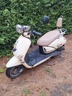 Scooter 50cc A klasse met papieren en sleutel start en rijd, Fietsen en Brommers, Ophalen of Verzenden, Zo goed als nieuw