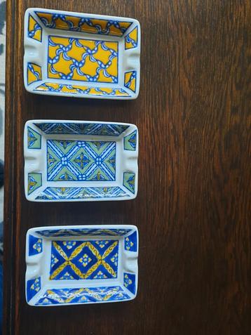 Cendriers en porcelaine, Enlèvement