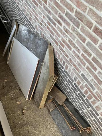 Gratis hout beschikbaar voor biedingen