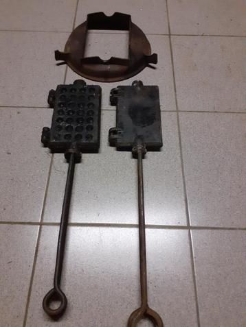 4 anciens gauffriers+4 plaques de support beschikbaar voor biedingen