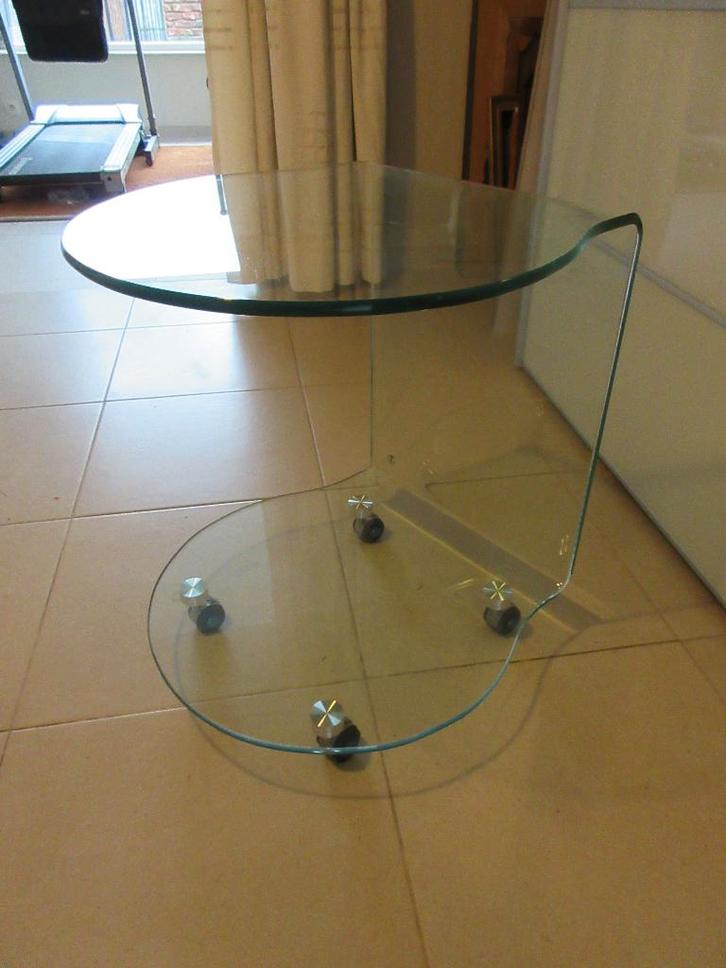 Stijlvolle glazen tafel op wieltjes design TOMASUCCI modern, Huis en Inrichting, Tafels | Bijzettafels, Ophalen