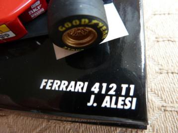 2 FERRARI F1 Minichamps, 1:43 + coureur: E. Irvine, J. Alesi