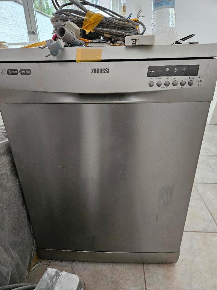 Zanussi vaatwasser, Elektronische apparatuur, Vaatwasmachines, Gebruikt, Tussenbouw, 85 tot 90 cm, 60 cm of meer, Minder dan 10 liter