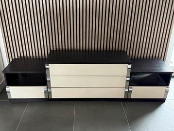 Commode avec 2 chevets beschikbaar voor biedingen