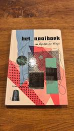 Het naaiboek van het rijk der vrouw (doos 36), Ophalen, Zo goed als nieuw