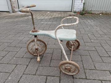 Tricycle vintage pour enfants Années 50 disponible aux enchères