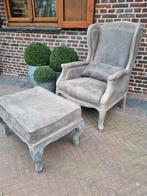 Landelijke fauteuil met poef