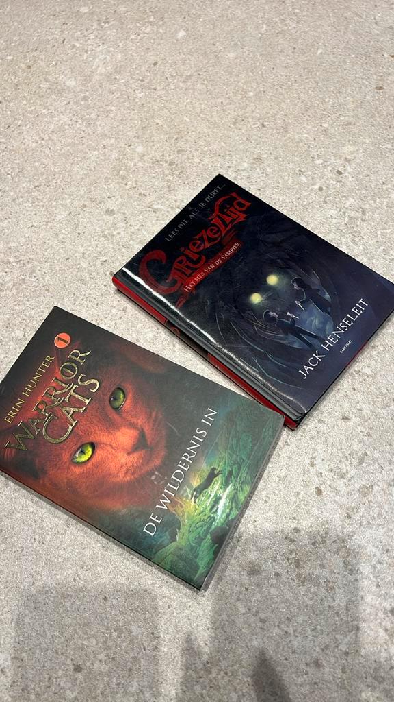 Erin Hunter - De wildernis in en griezeltijd, Boeken, Kinderboeken | Jeugd | 13 jaar en ouder, Zo goed als nieuw, Ophalen