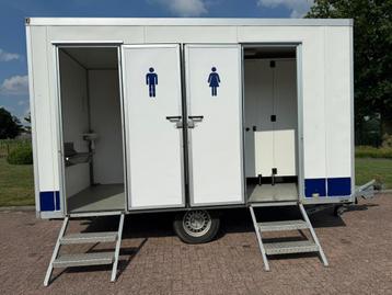 Nette Toiletwagen Compleet - 3 vrouwen - 1 mannen + urinoirs beschikbaar voor biedingen