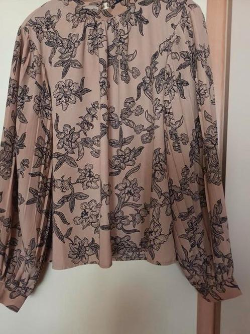 Volledig nieuwe modieuse bloes  "VERO MODA " l, Kleding | Dames, Blouses en Tunieken, Nieuw, Maat 42/44 (L), Beige, Ophalen of Verzenden