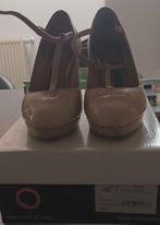 Cuple hakschoenen, Enlèvement