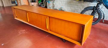 Furnified teak tv-meubel – 220 cm breed beschikbaar voor biedingen